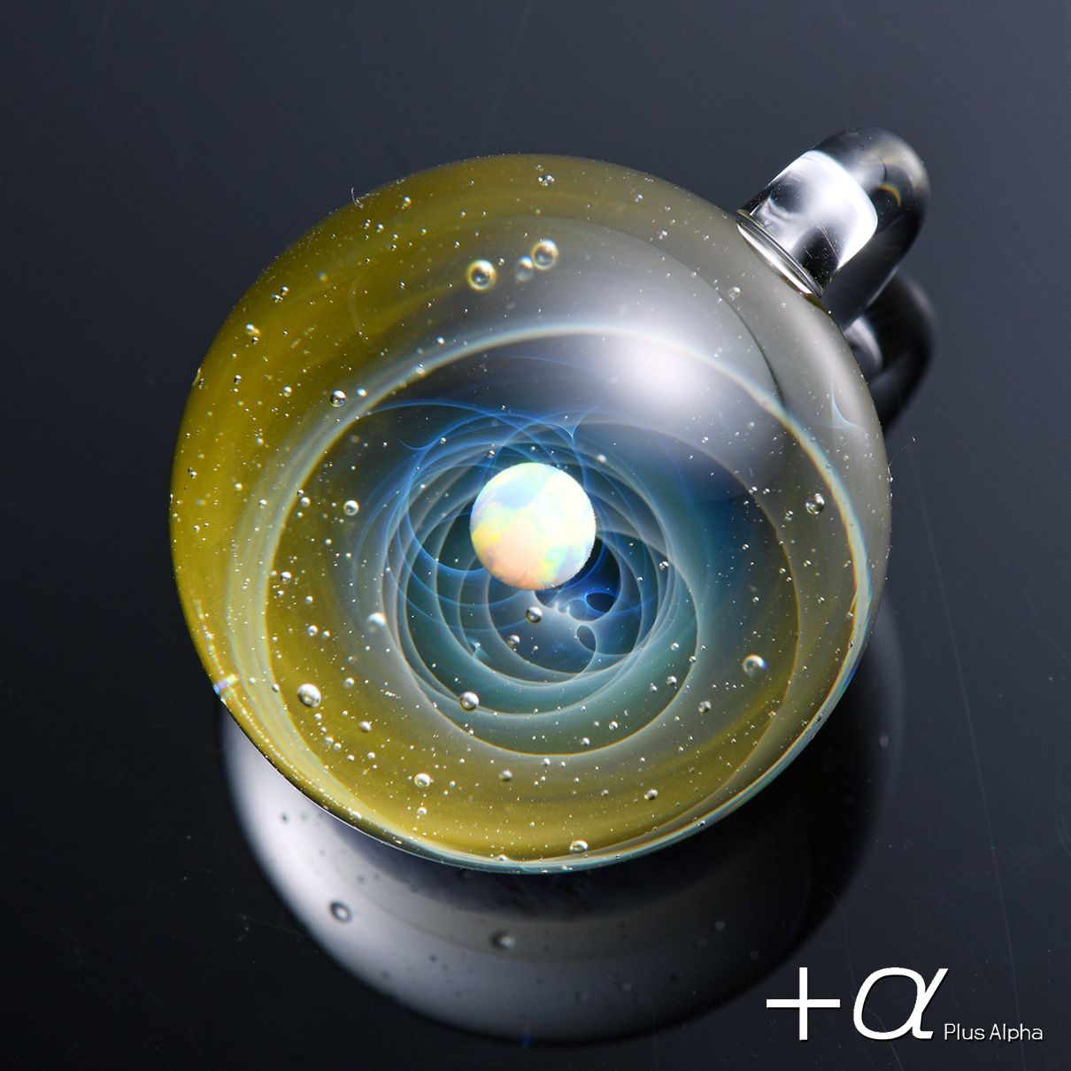 宇宙ガラスペンダント（ホワイトオパール）