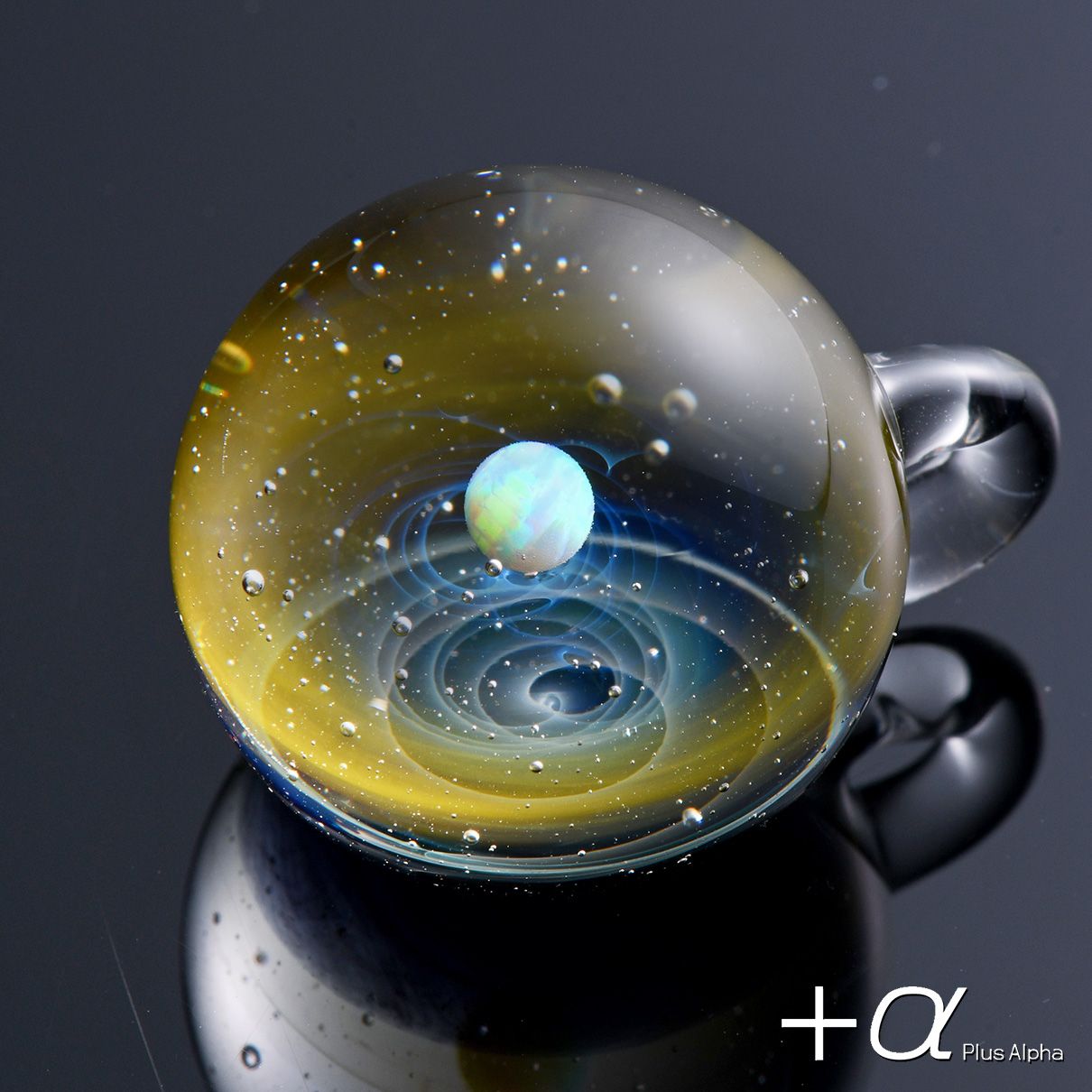 宇宙ガラスペンダント（ホワイトオパール）