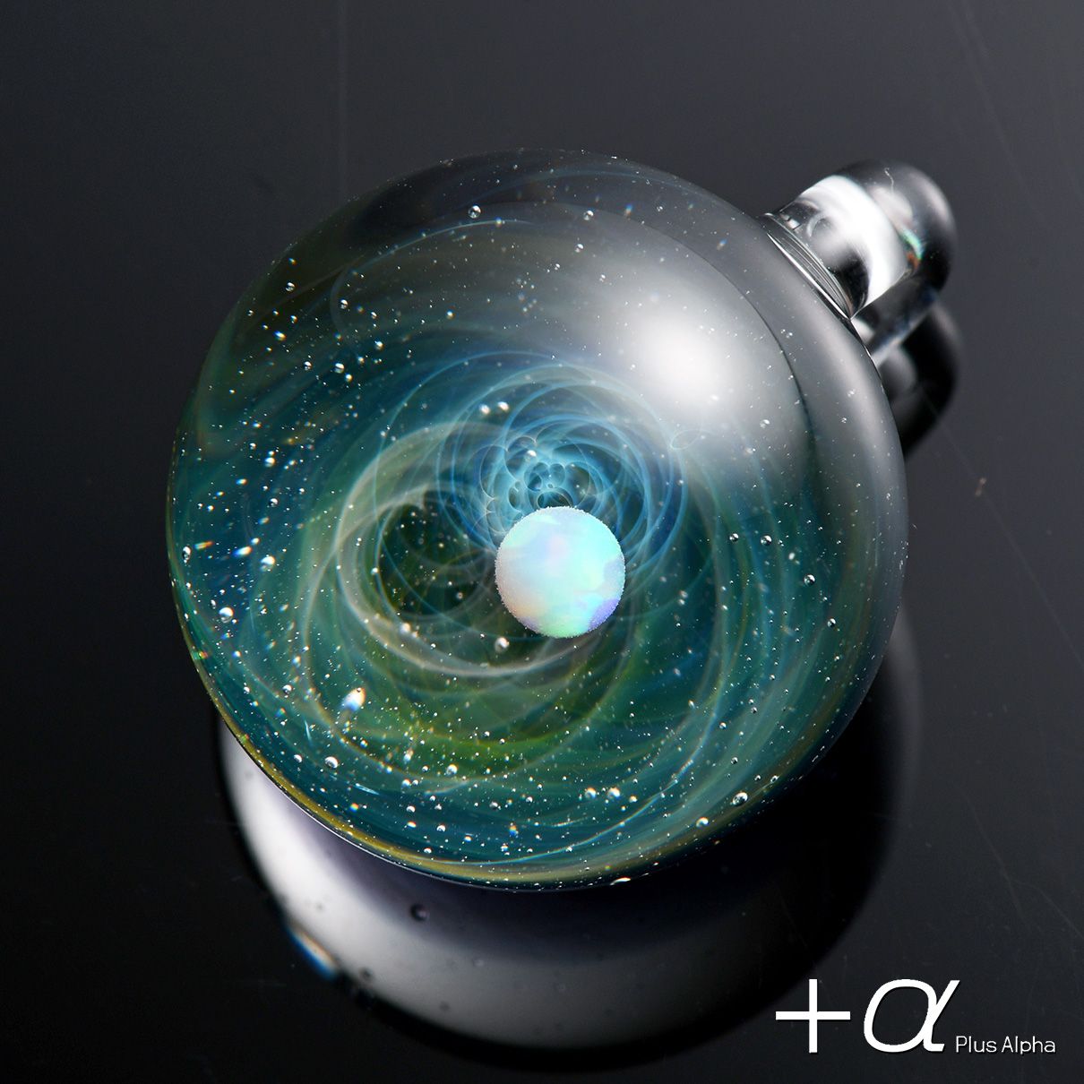 宇宙ガラスペンダント（ホワイトオパール）