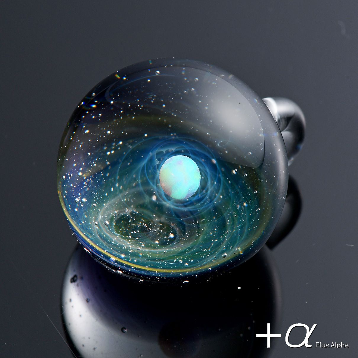 宇宙ガラスペンダント（ホワイトオパール）