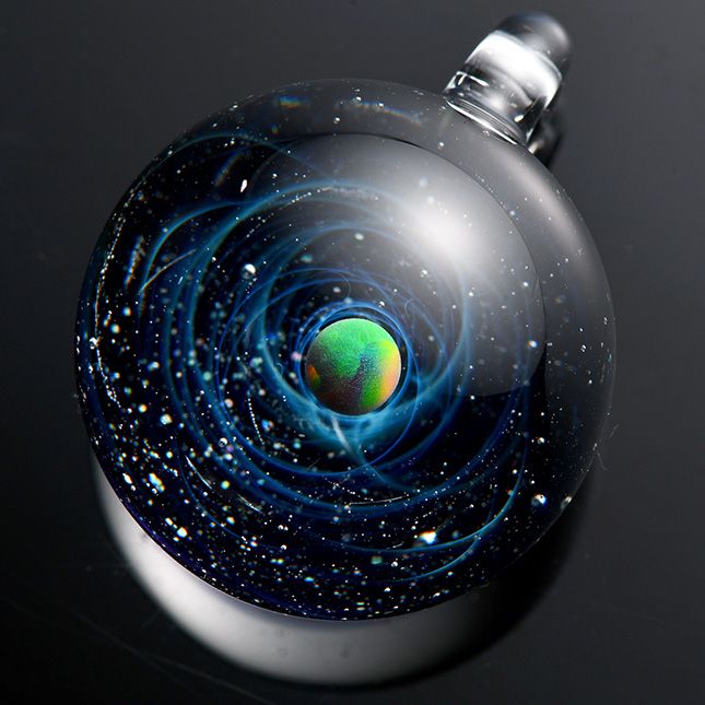 宇宙ガラスペンダント（ブラックオパール）