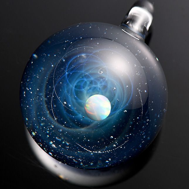 宇宙ガラスペンダント（ホワイトオパール）