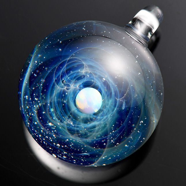 宇宙ガラスペンダント（ホワイトオパール）