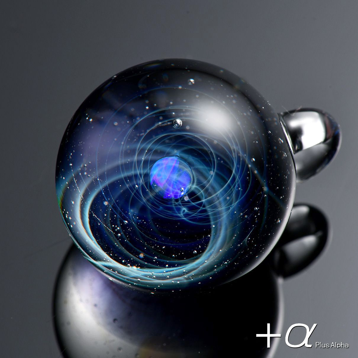 宇宙ガラスペンダント（クリスタルオパール）