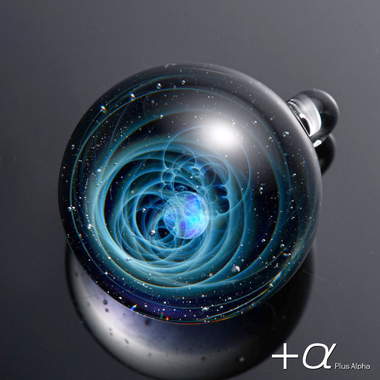 宇宙ガラスペンダント（クリスタルオパール）