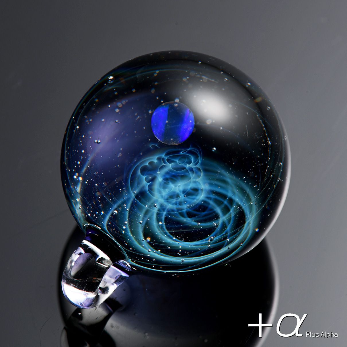 宇宙ガラスペンダント（クリスタルオパール）