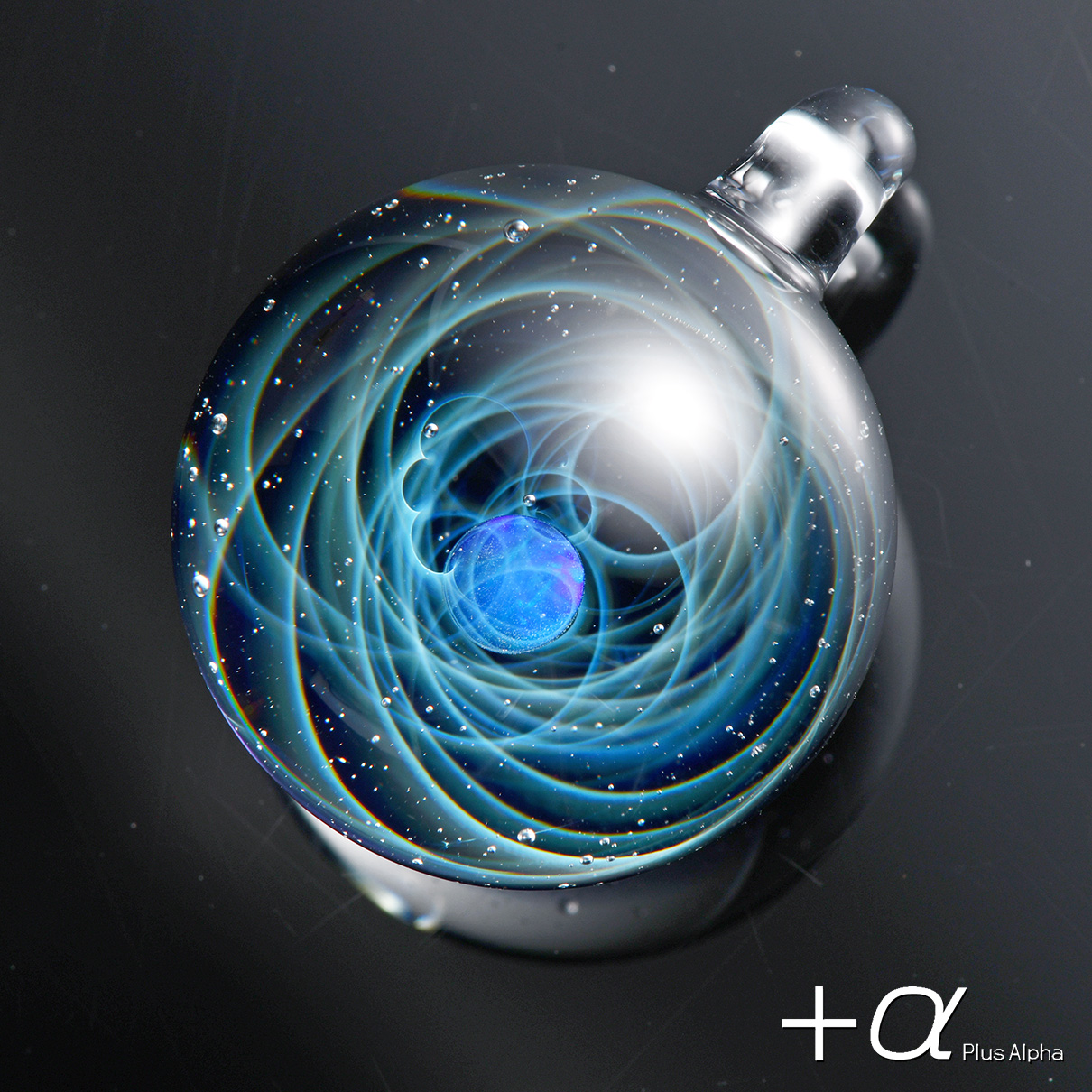 宇宙ガラスペンダント（クリスタルオパール）