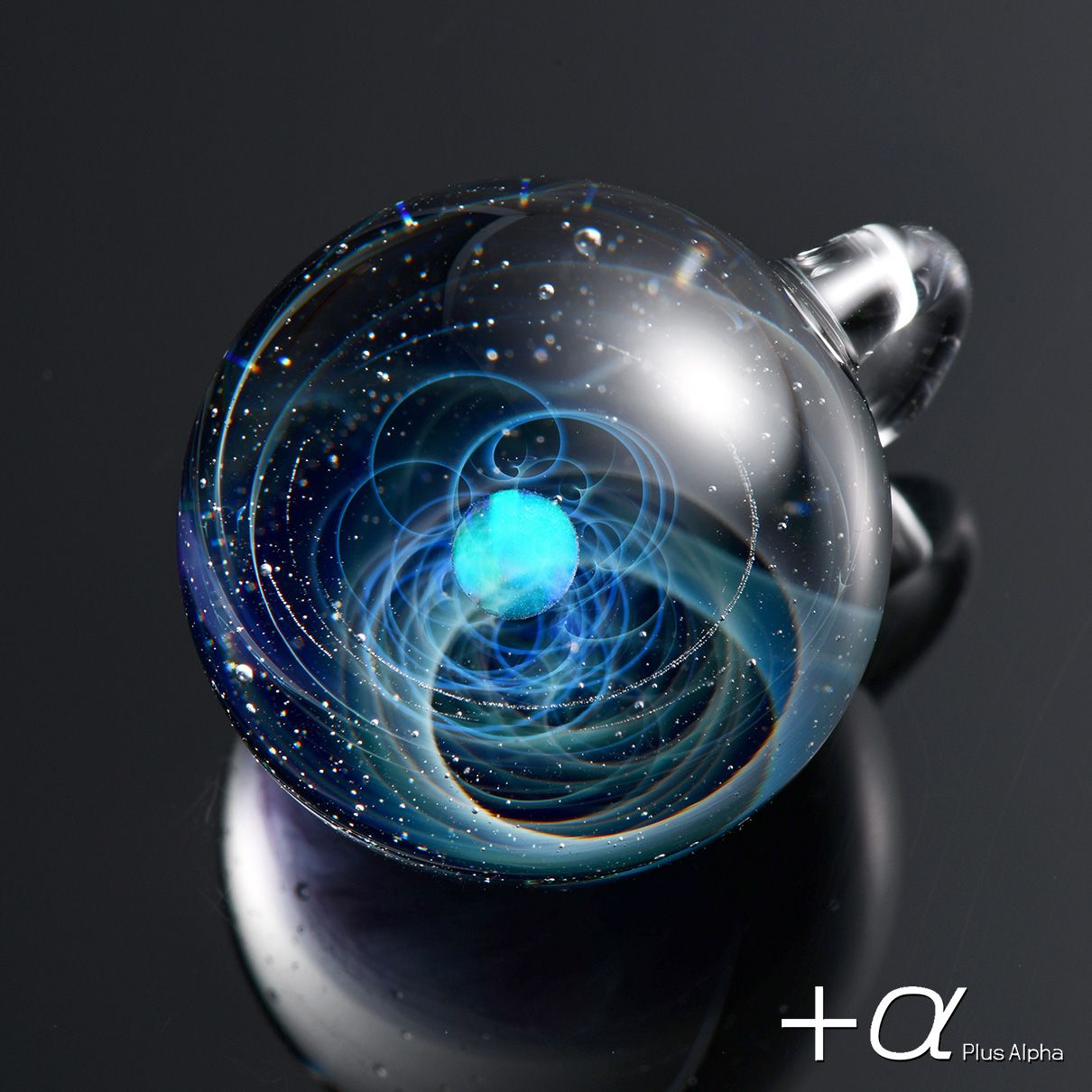 宇宙ガラスペンダント（クリスタルオパール）