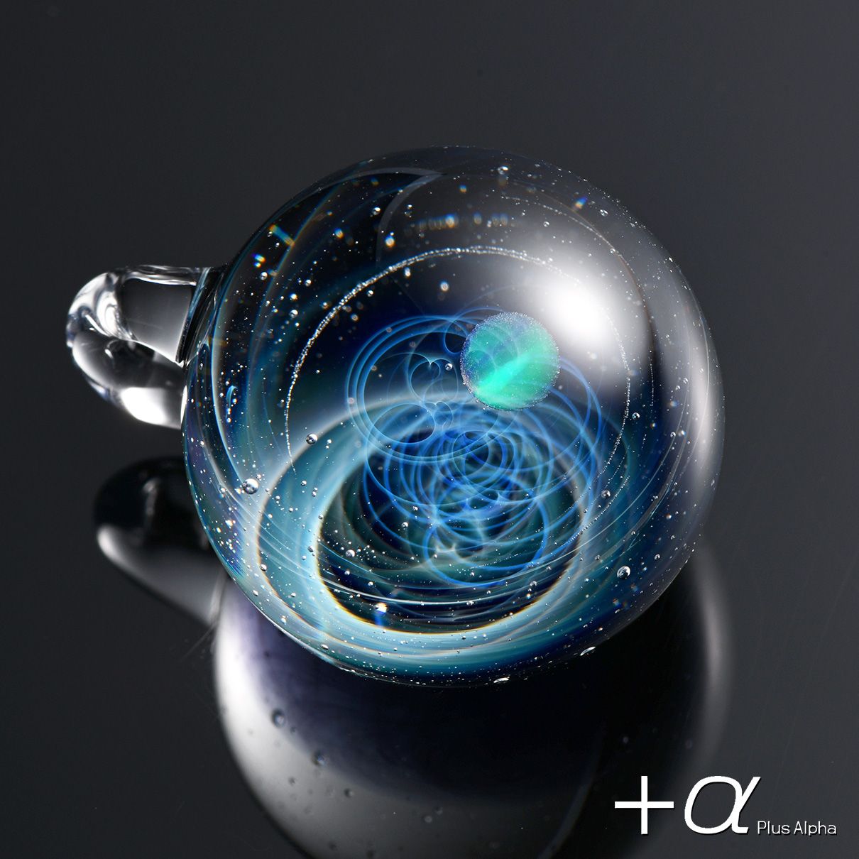 宇宙ガラスペンダント（クリスタルオパール）