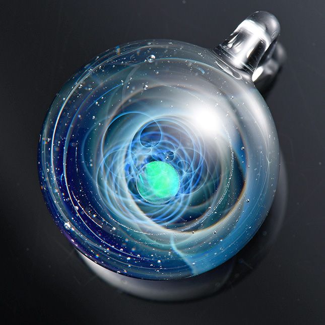 宇宙ガラスペンダント（クリスタルオパール）