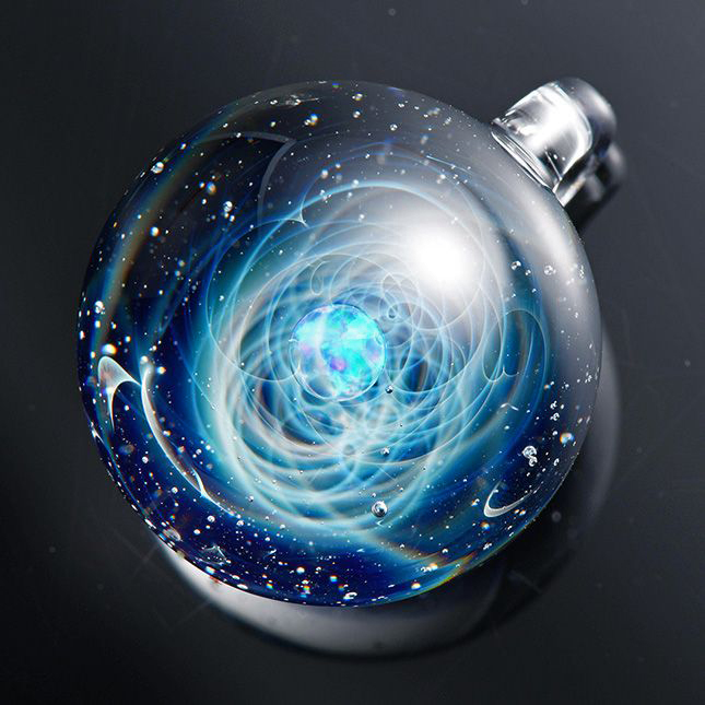 宇宙ガラスペンダント（クリスタルオパール）
