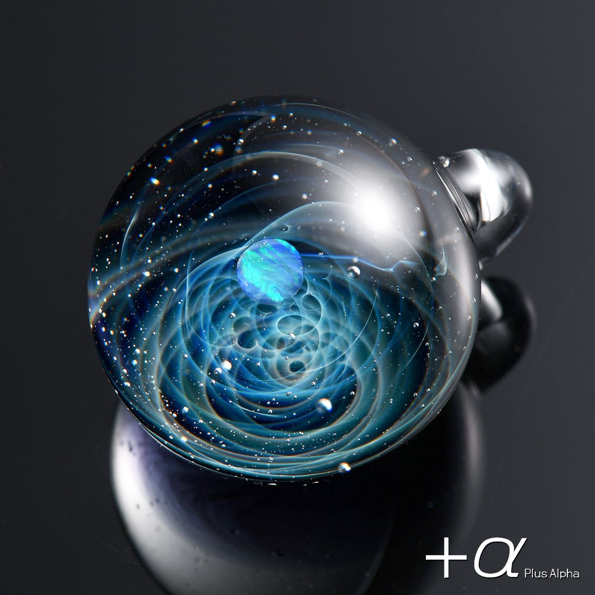 宇宙ガラスペンダント（クリスタルオパール）