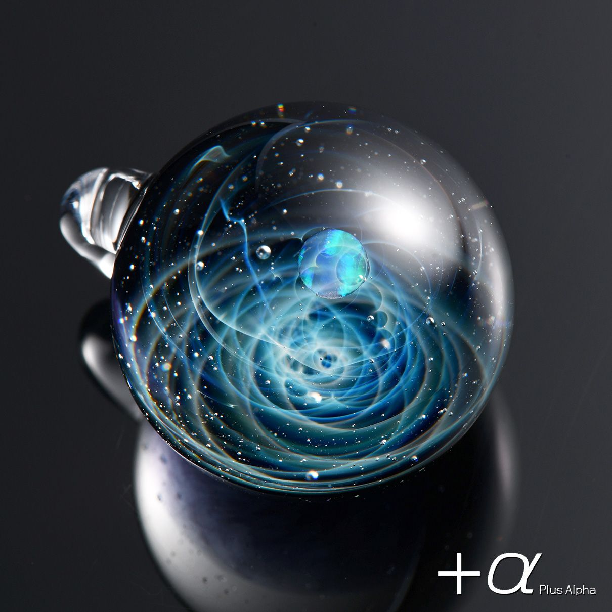 宇宙ガラスペンダント（クリスタルオパール）