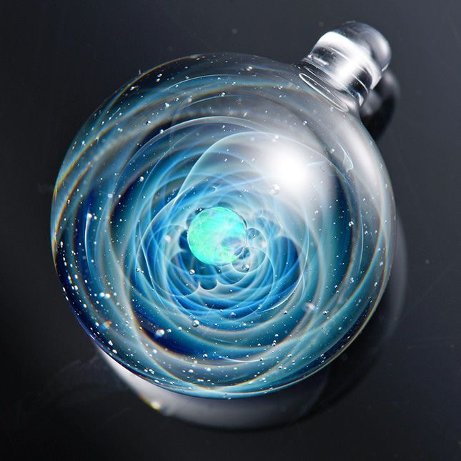 宇宙ガラスペンダント（クリスタルオパール）