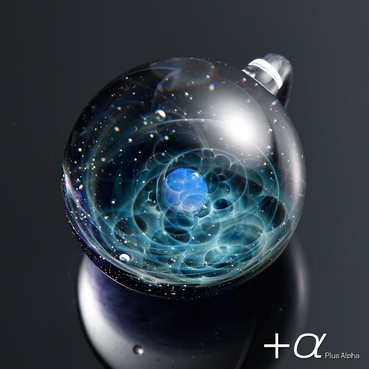 宇宙ガラスペンダント（クリスタルオパール）