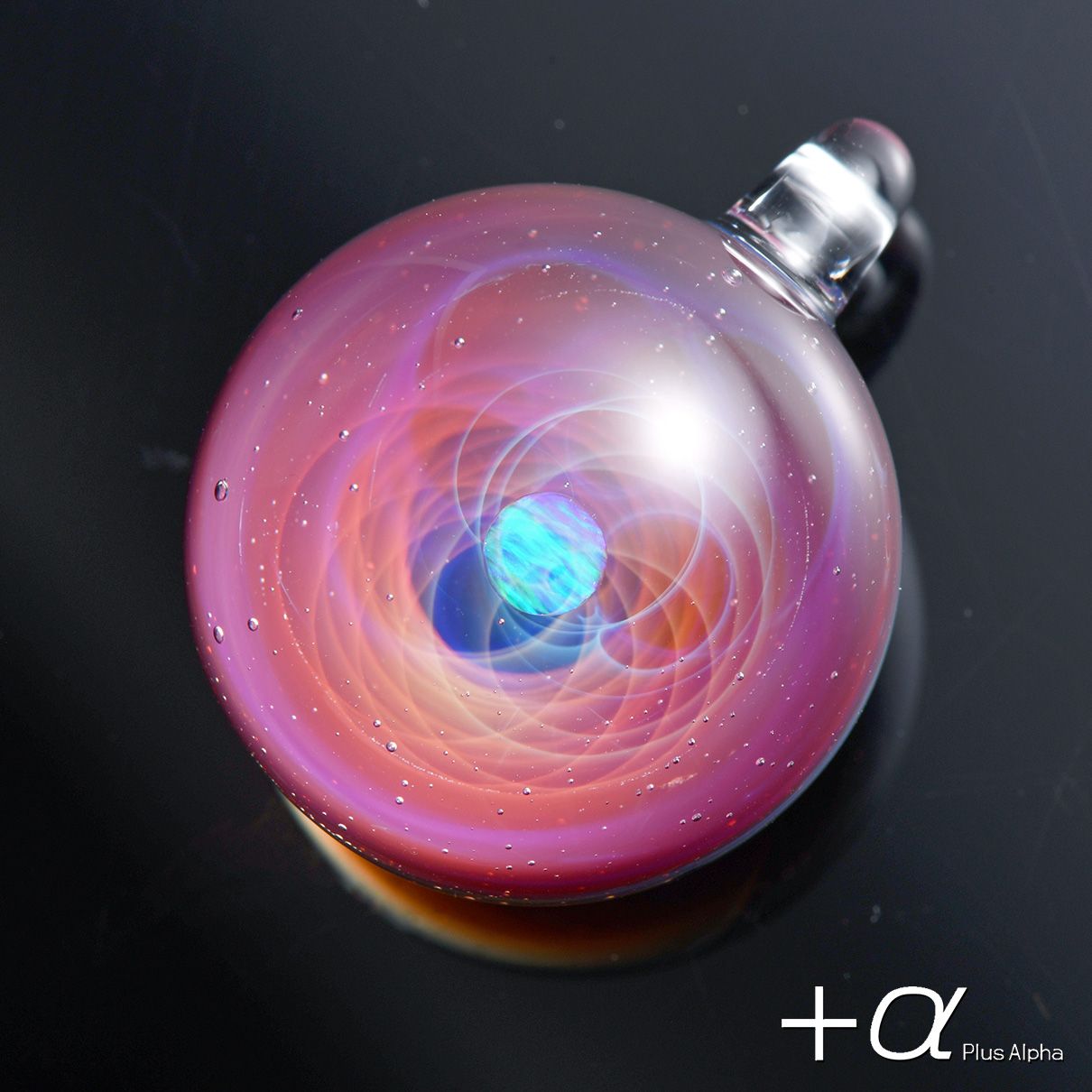 宇宙ガラスペンダント（クリスタルオパール）
