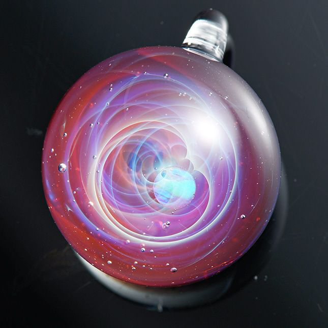 宇宙ガラスペンダント（クリスタルオパール）