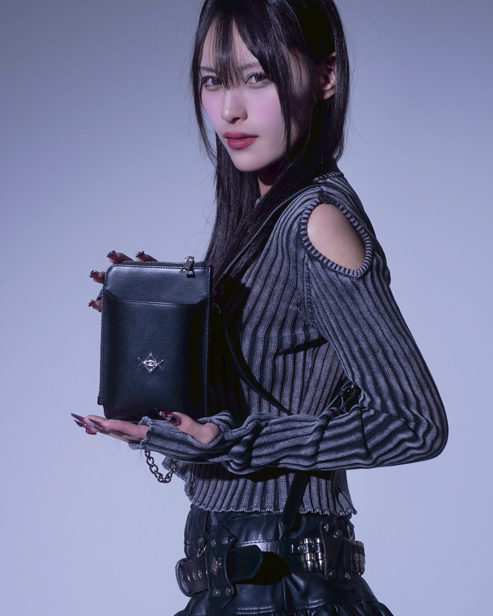 [REFLEM] Wallet Pouch with Logo Charm