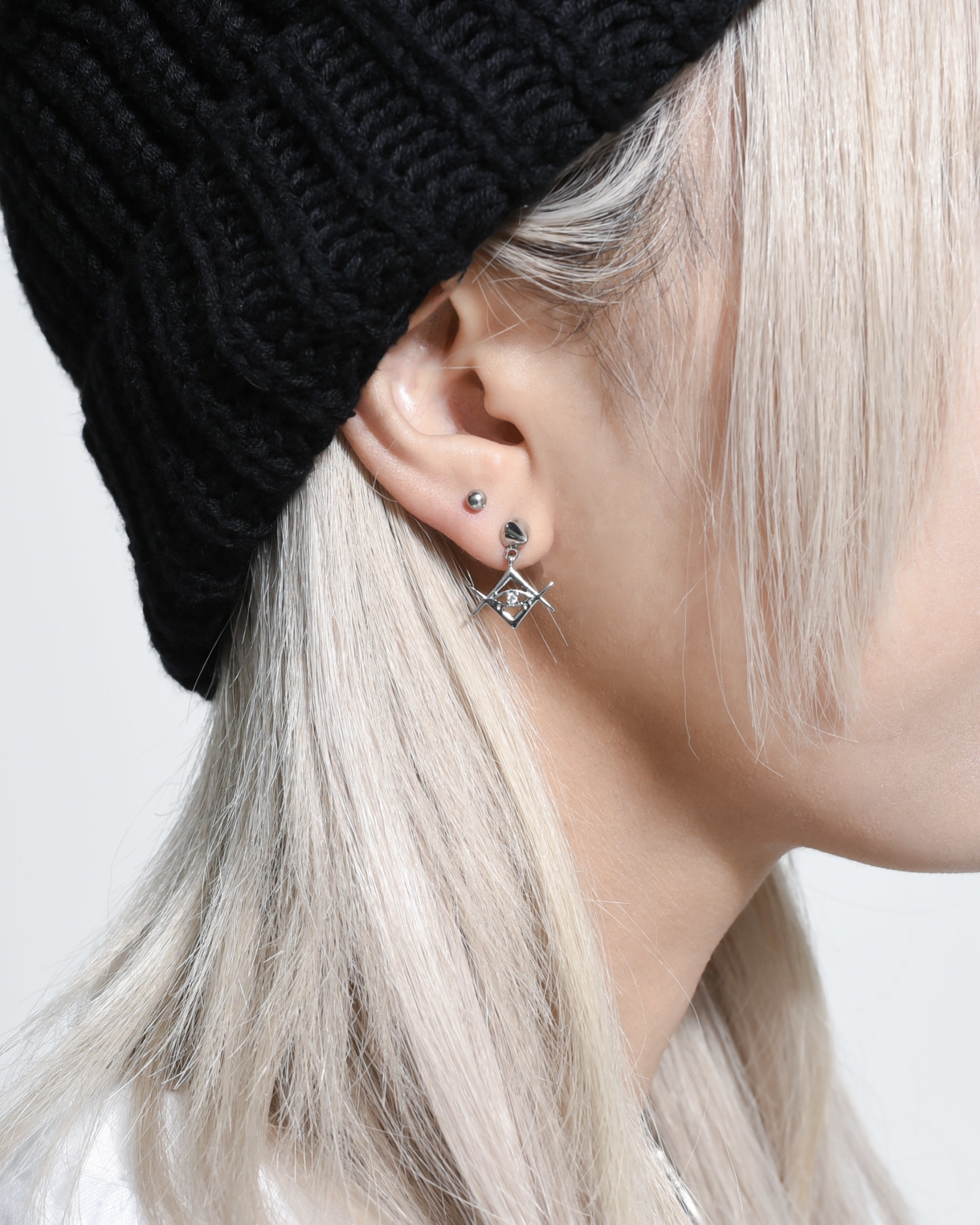 [REFLEM] Thorn Eye Logo Charm Piercing