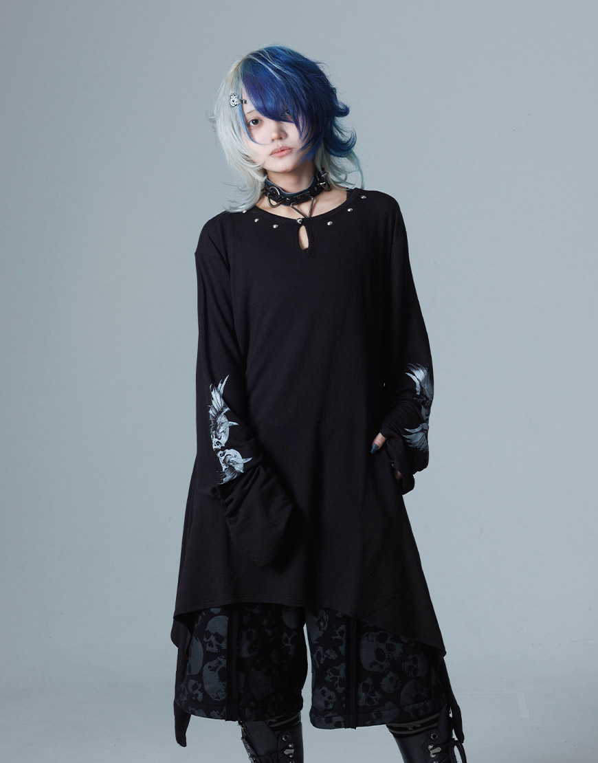 [Gamchu] Kuredore Skull Side-Drape Long-Sleeved Top