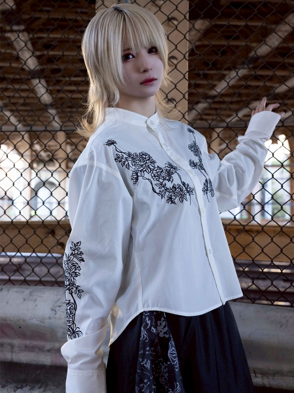 [AdaNous] Profusion of Blossoms Embroidered Shirt