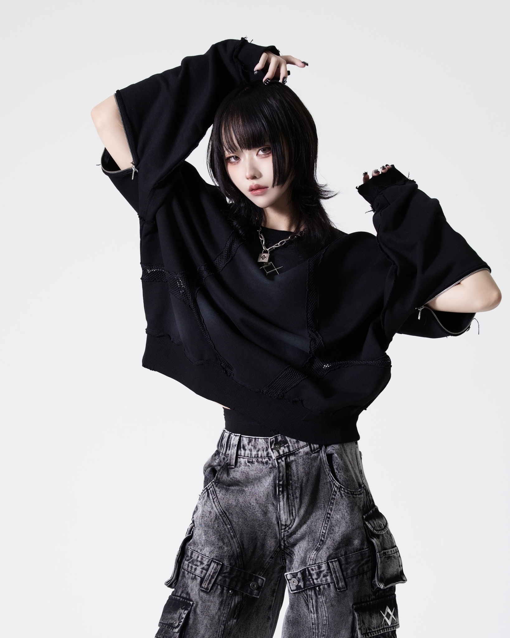 [REFLEM] Pullover Sweatshirt with Mesh Detailing