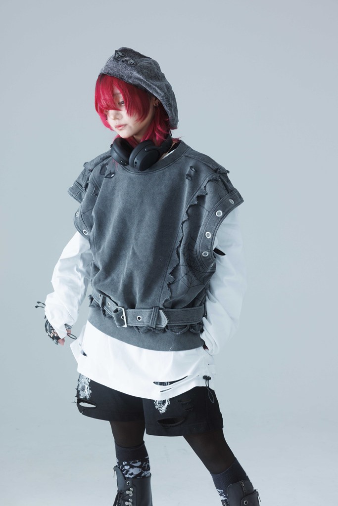 [Gamchu] "Little Roger" Sweater Vest