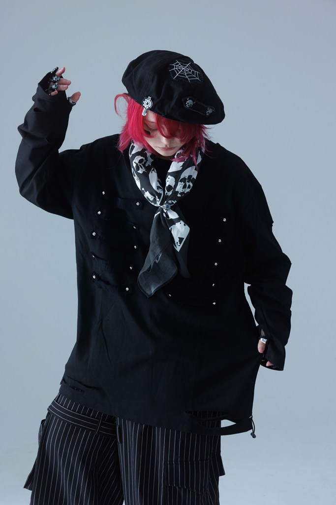 [Gamchu] "Roger Shanty" Bone Patch Shirring Long-Sleeve Tee with Bandana