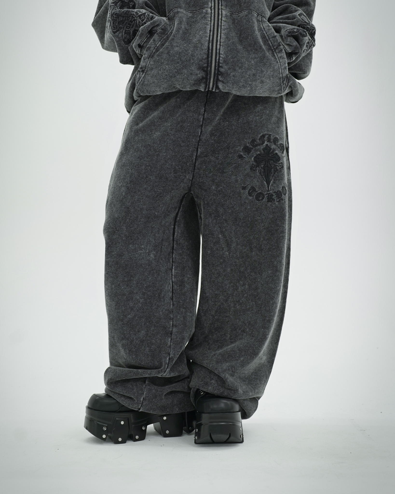 [REFLEM] Cross Embroiered Wide-Leg Sweatpants