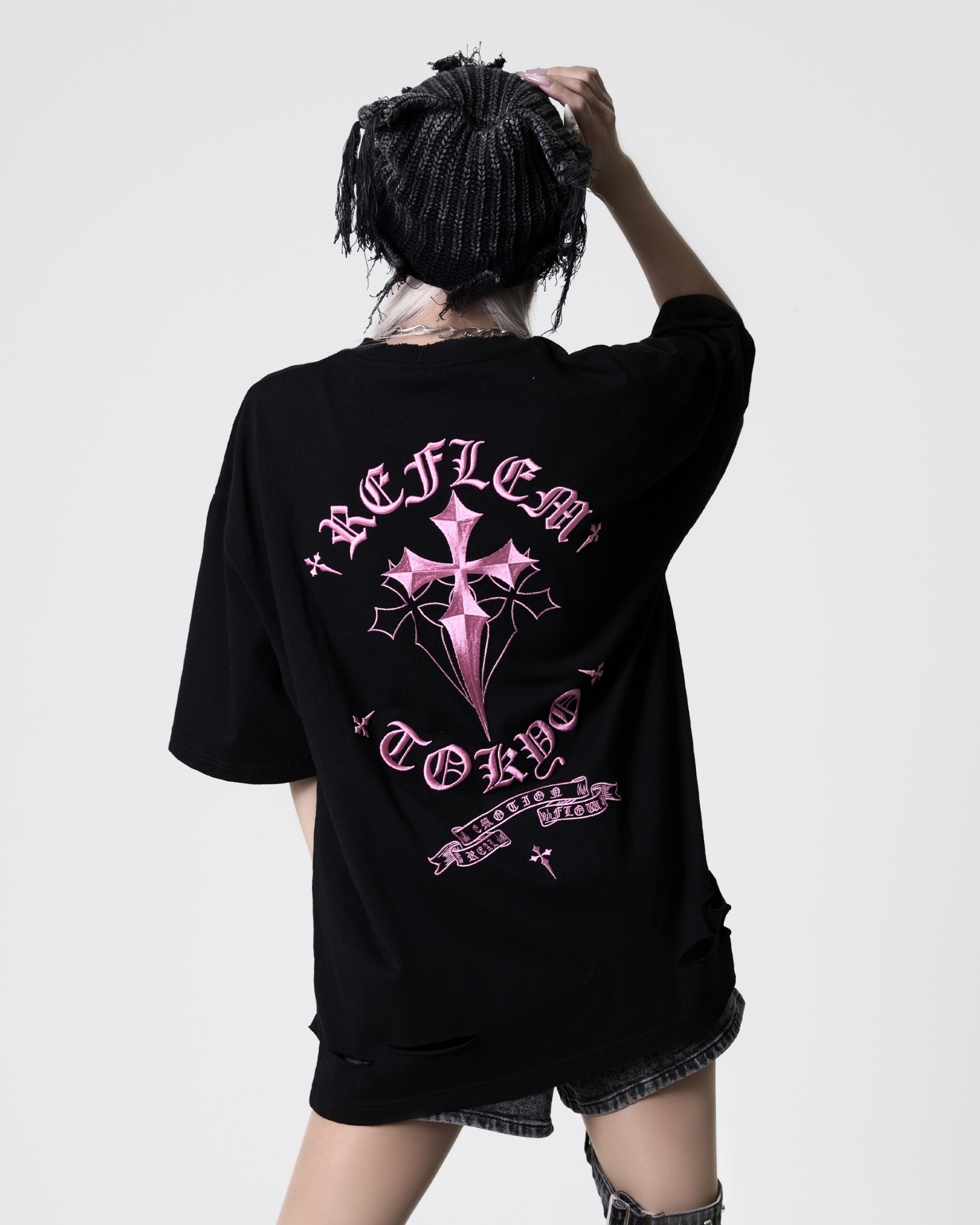 [REFLEM] Cross Embroidered Damaged Tee