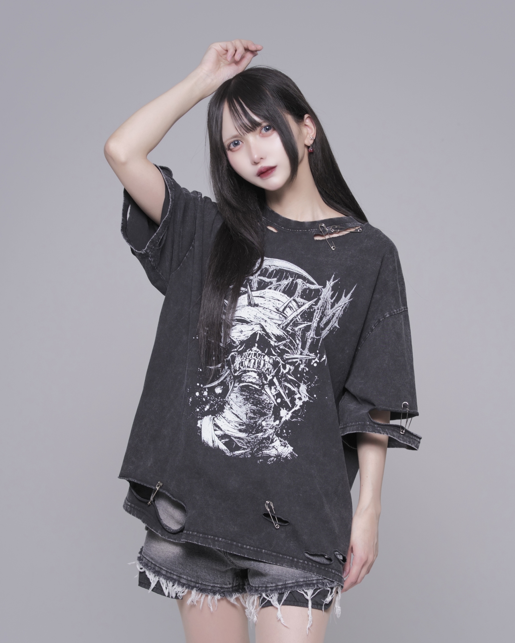 [REFLEM] Distressed T-Shirt with Safety Pins