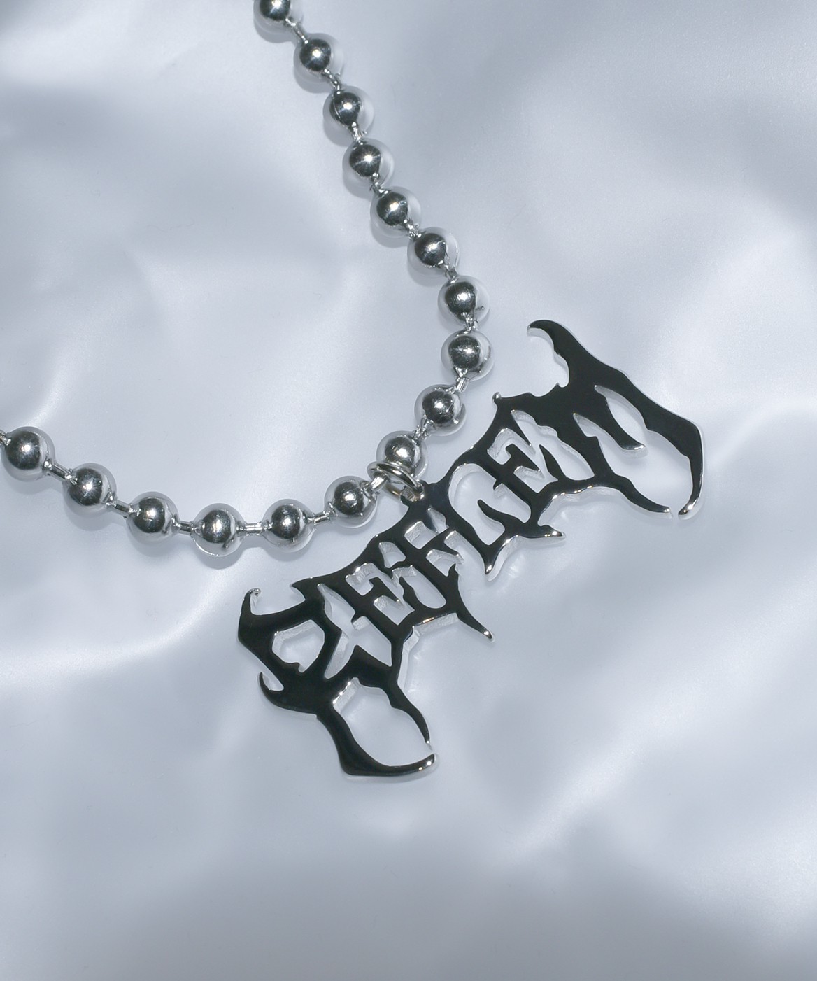 [REFLEM] Metal Logo Necklace