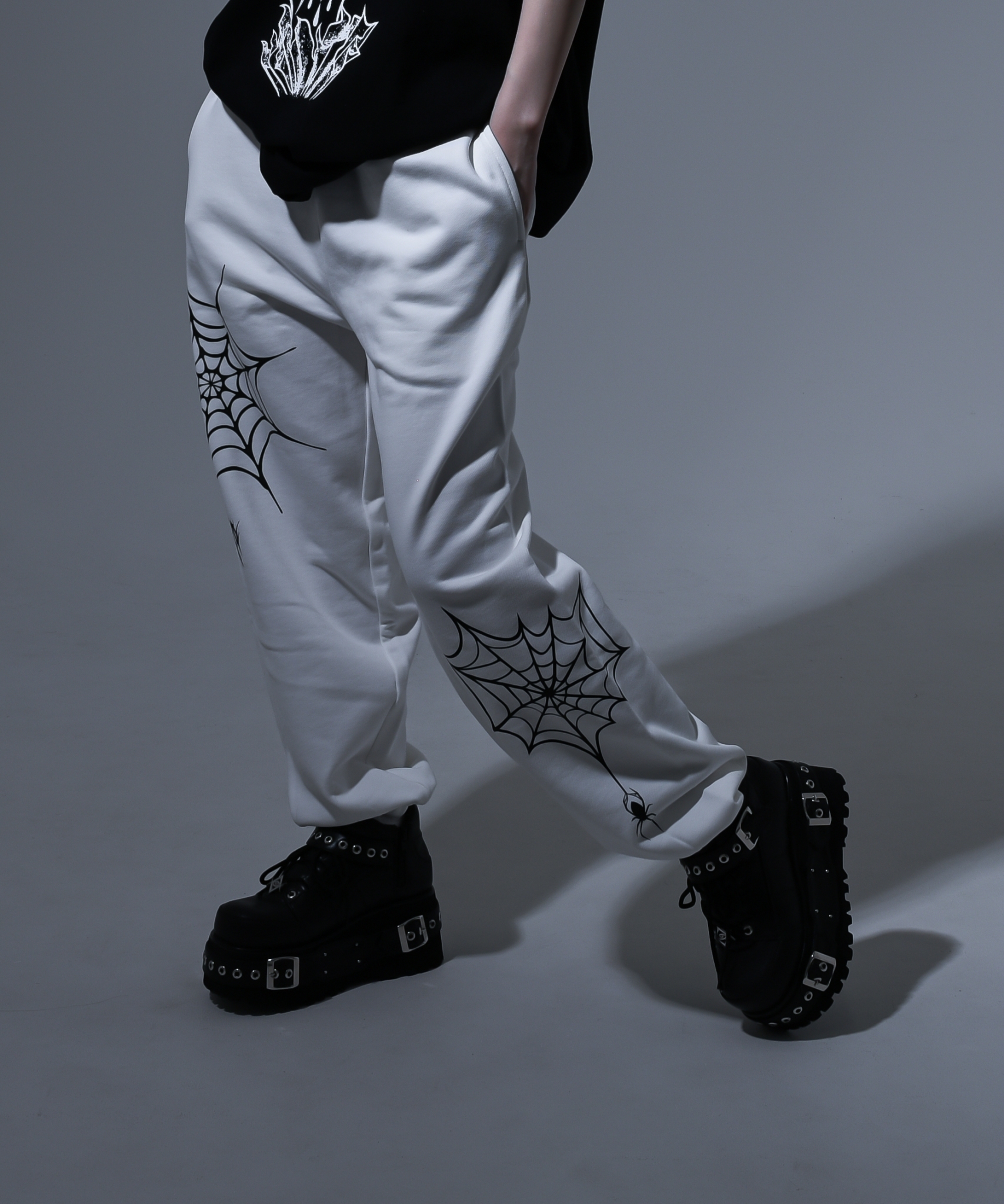 [REFLEM] Spider Print Sweatpants