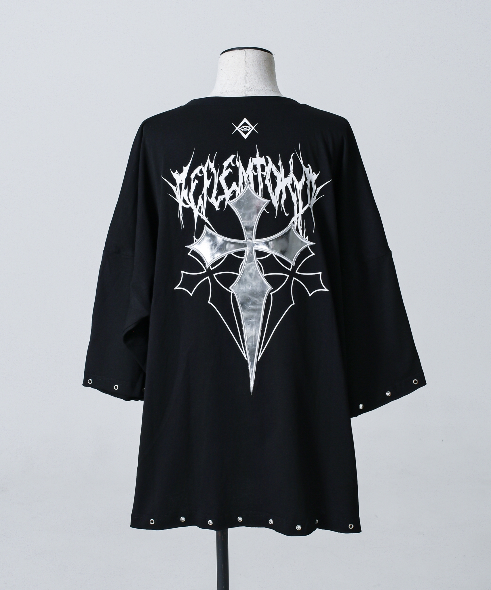 [REFLEM] Chain-Attached Cross Logo T-Shirt