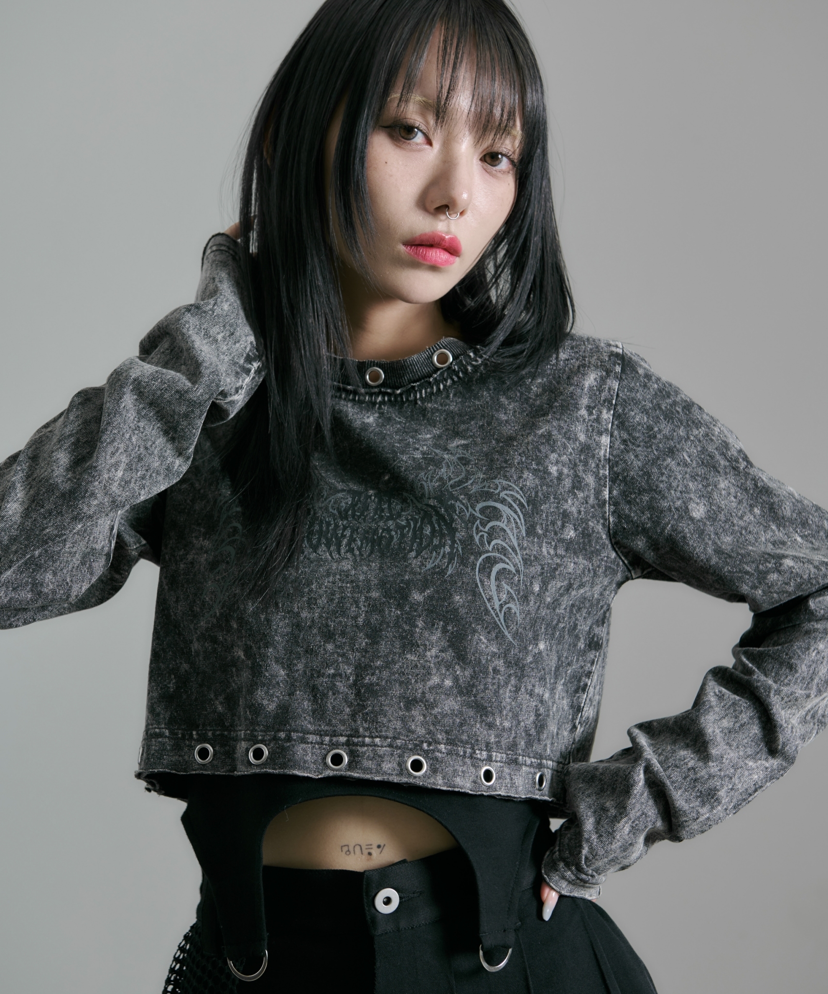 [REFLEM] Cropped Long Sleeve Top with Eyelets