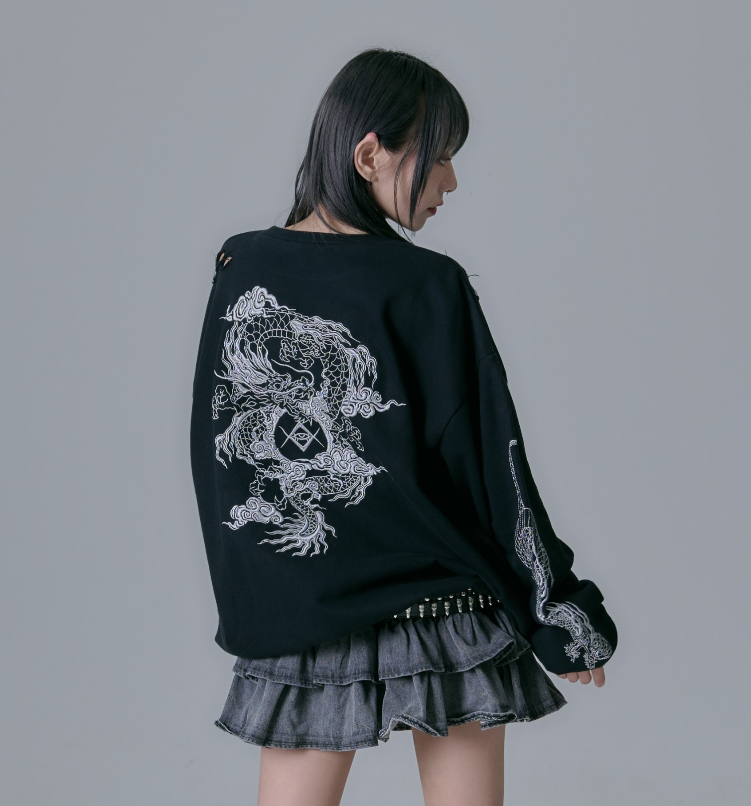 [REFLEM] Dragon Embroidery Sweatshirt