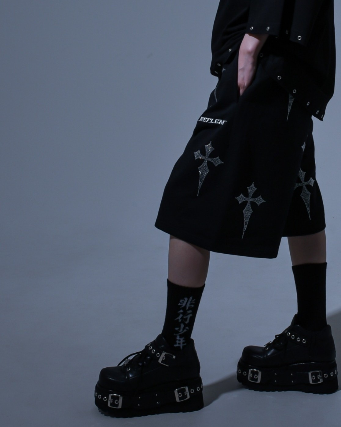 [REFLEM] All-Over Cross Print Sweat Shorts with Rhinestones