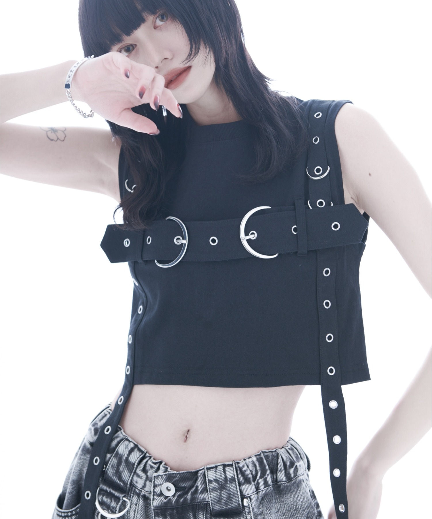 [REFLEM] Cropped Sleeveless Top with Belt Design