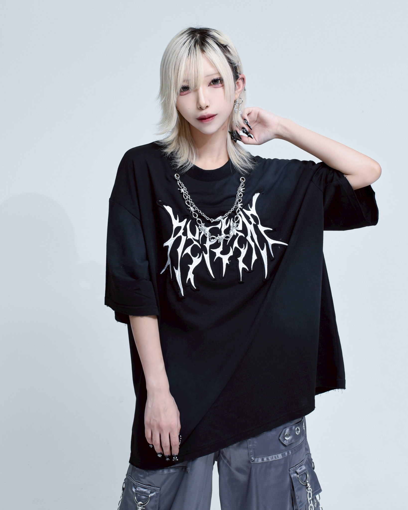 [REFLEM] Pigment Processed T-Shirt with Chain