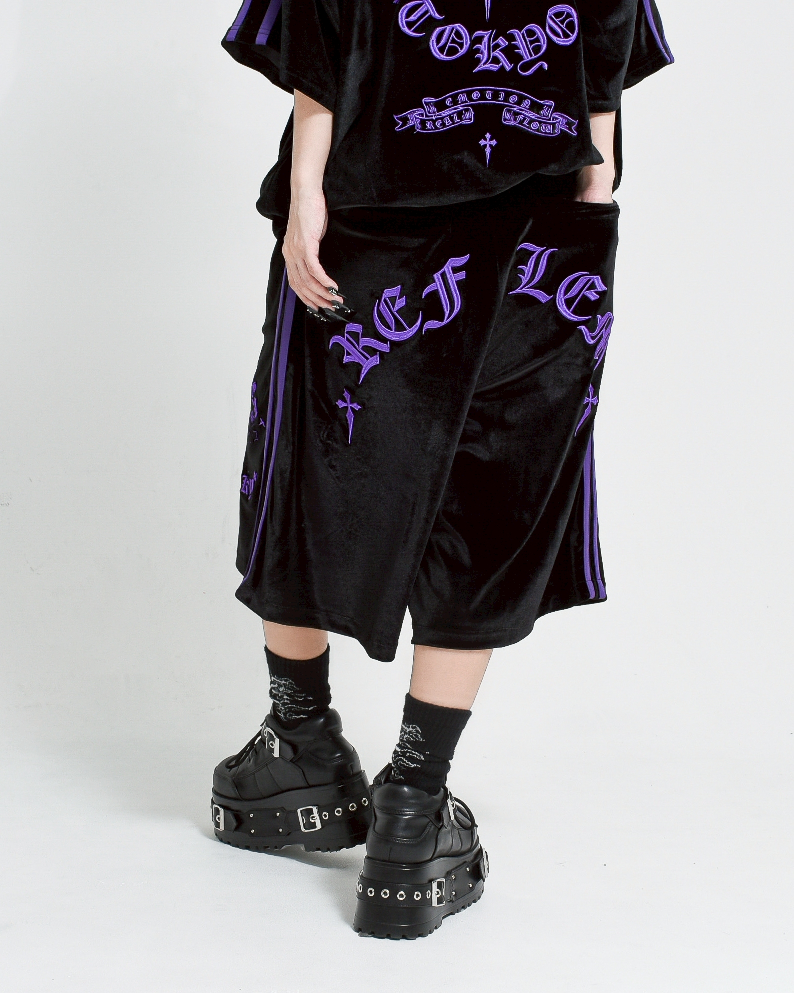 [REFLEM] Cross Embroidered Shorts