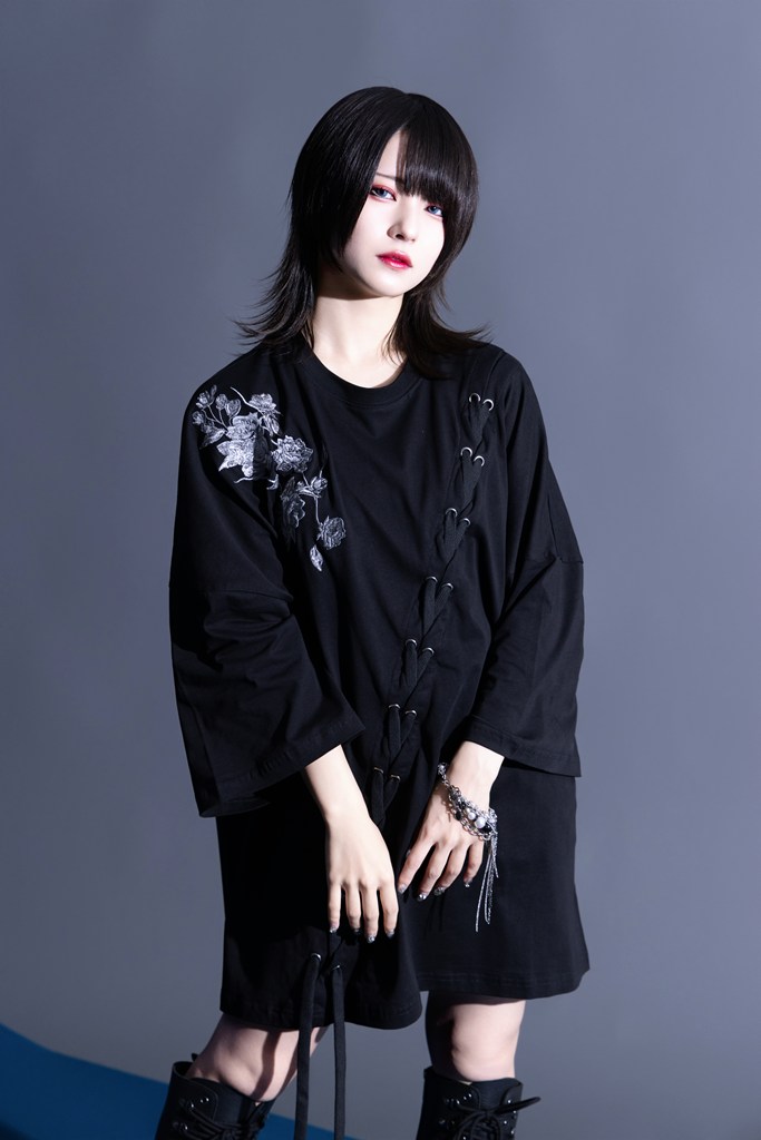 [AdaNous] Blooming Lace-Up T-Shirt