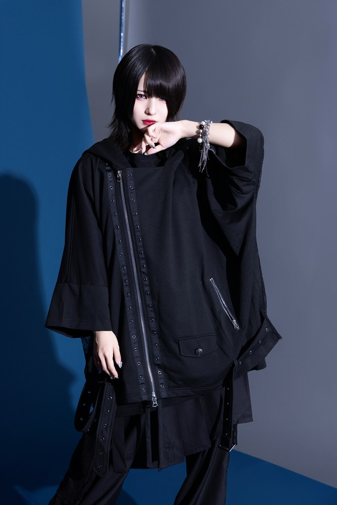 [AdaNous] Flowing Riders-Style Hoodie