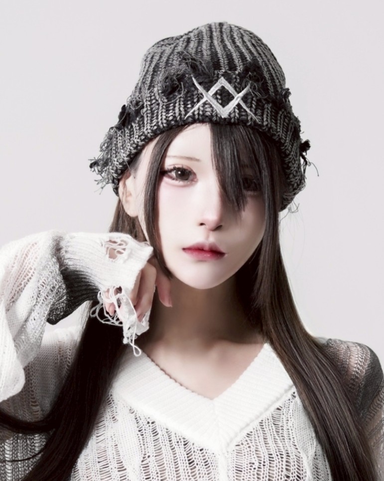 [REFLEM] Logo Embroidered Damaged Knit Hat