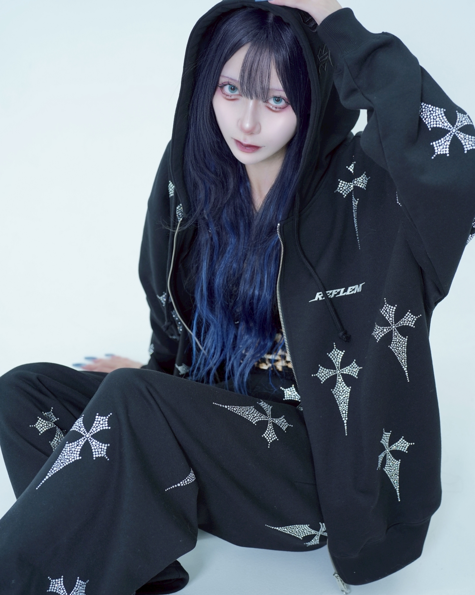 [REFLEM] Hoodie with All-Over Rhinestone Crosses