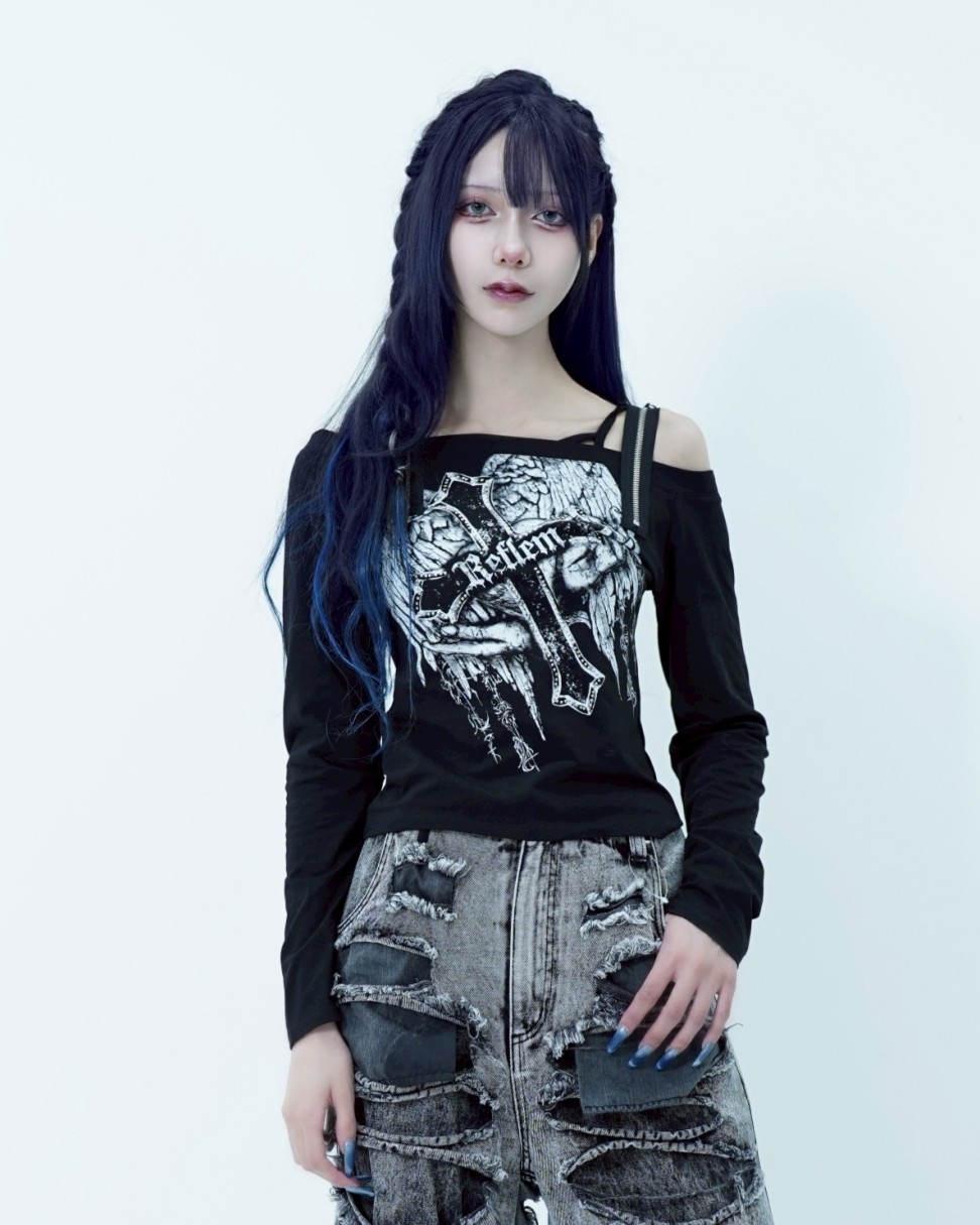 [REFLEM] Off-the-Shoulder Long-Sleeved Tee with Shoulder Belts