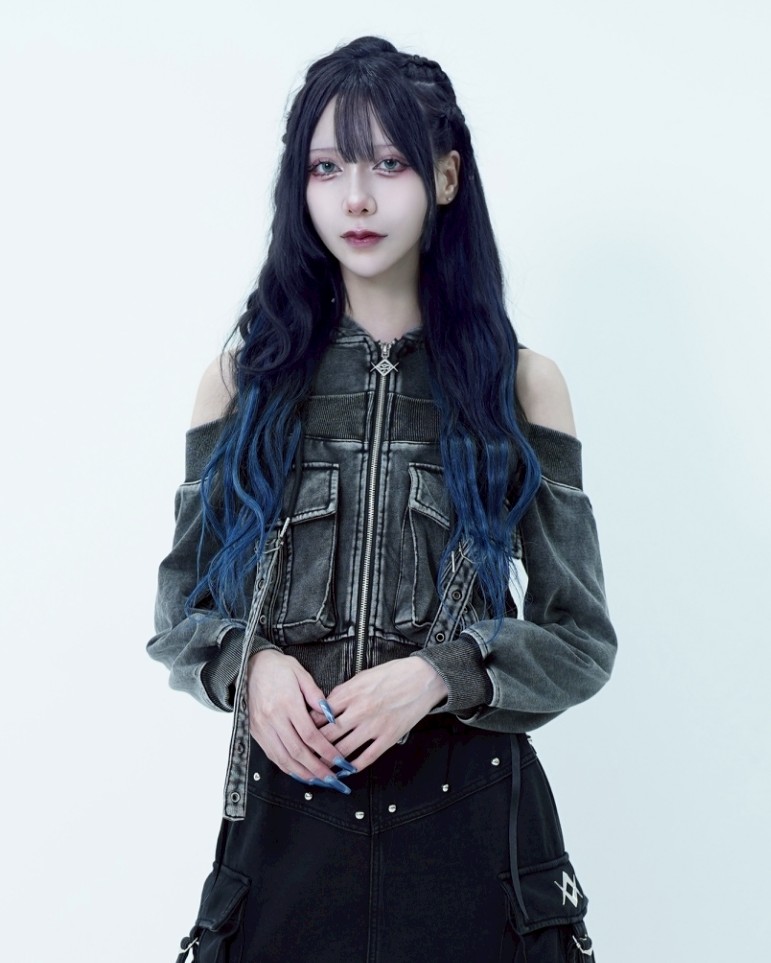 [REFLEM] Off-the-Shoulder Cropped Zip-Up Hoodie