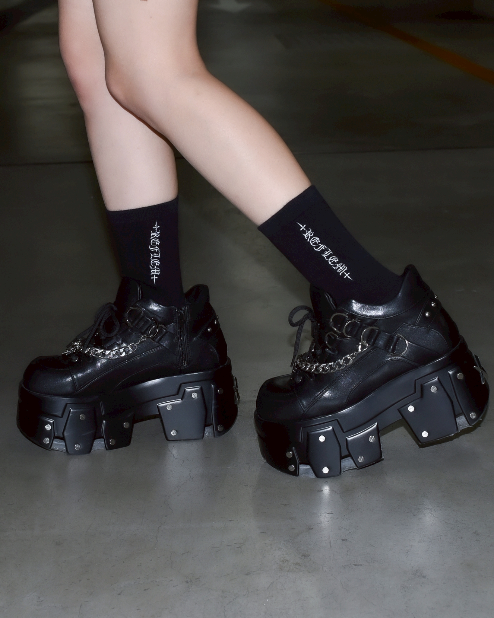 [REFLEM] Logo Embroidered Socks