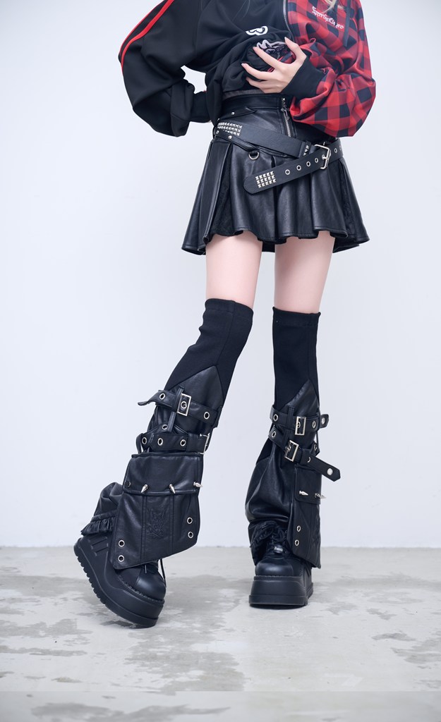 [Grrr the Lipper] Coma Leather Leg Warmers