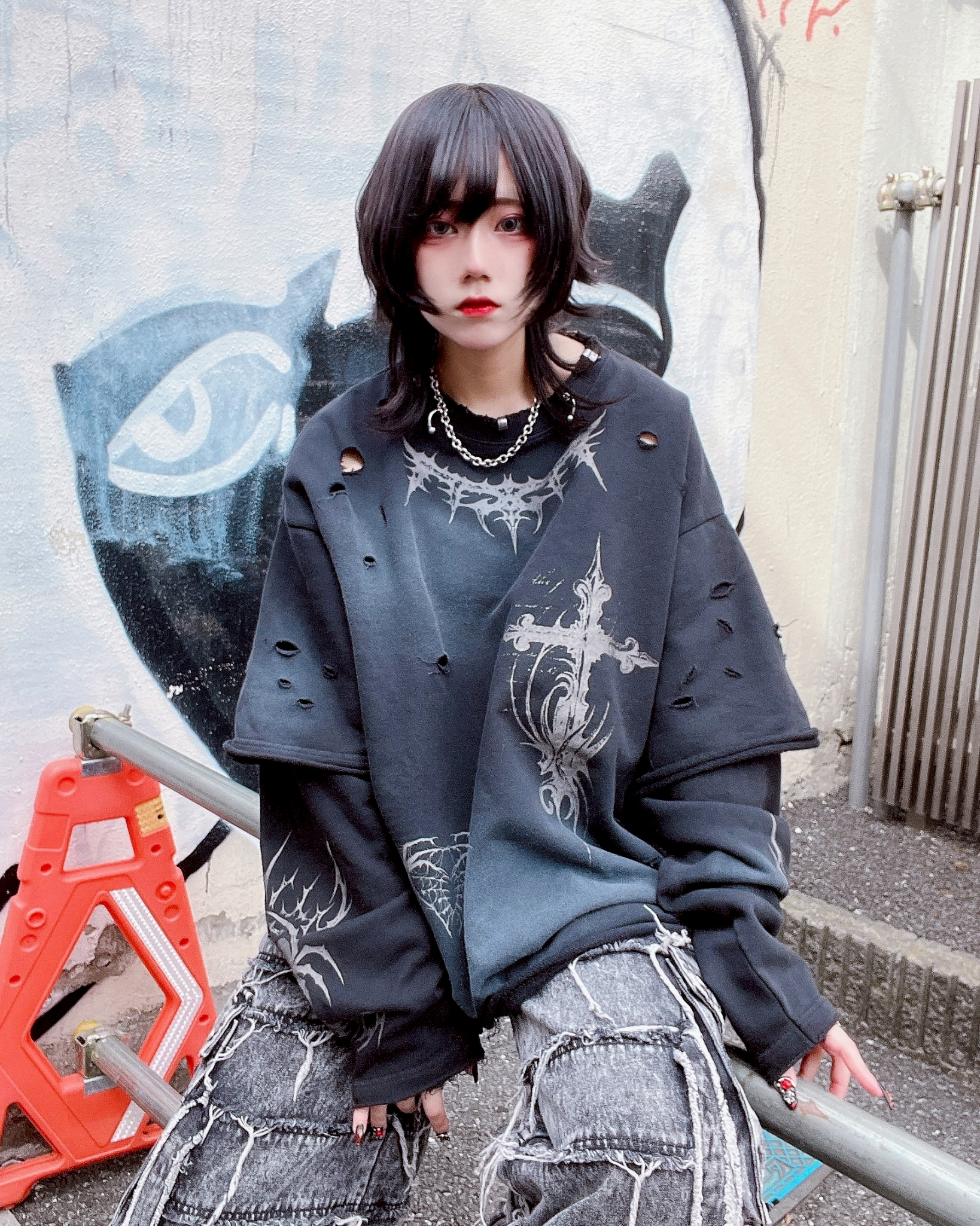 [REFLEM] Fake Layered Damaged Pullover