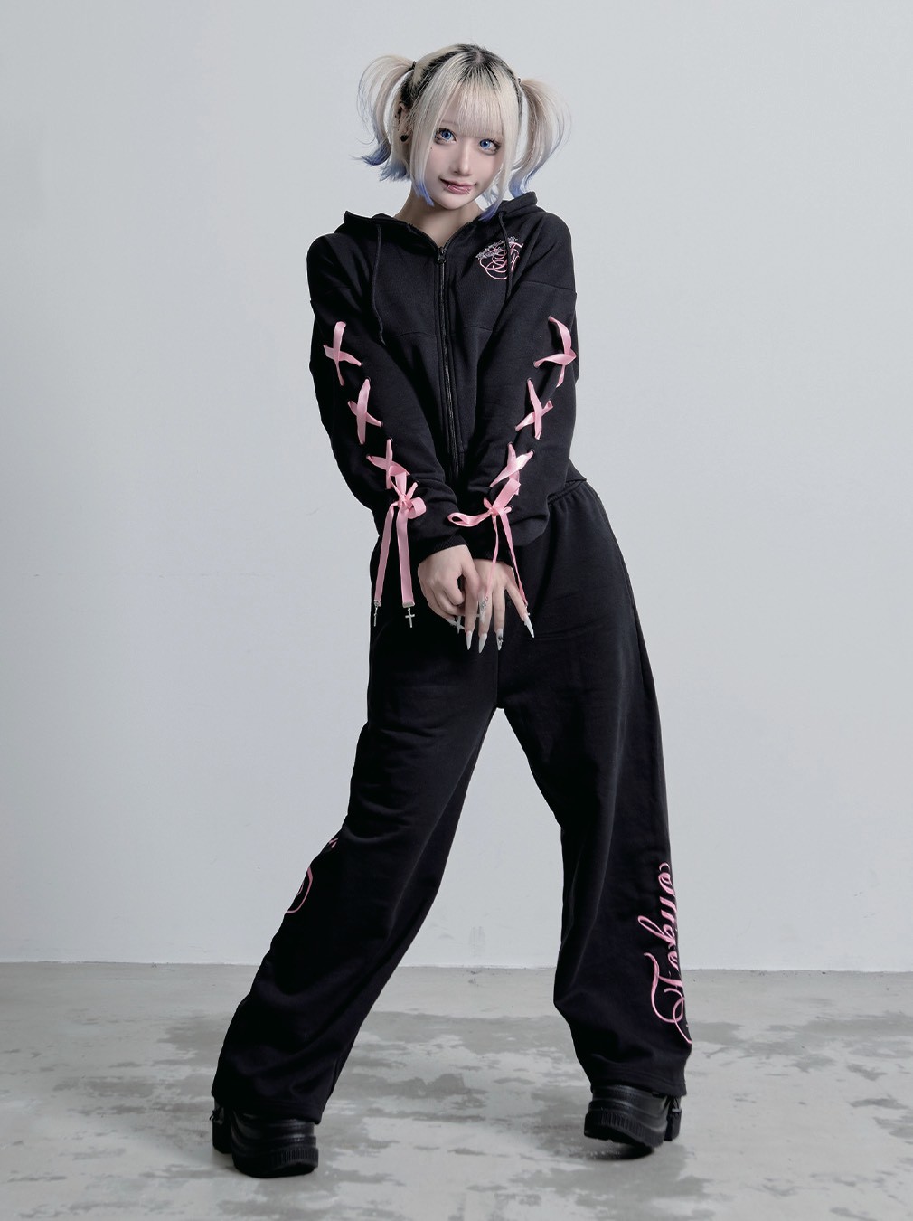 [TRAVAS TOKYO] Logo Embroidered Sweatsuit Set